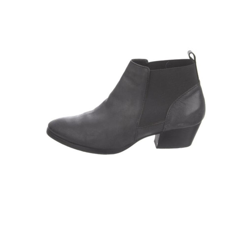 AQUATALIA Leather Fiona Bootie Ankle Boots in Black Size 10